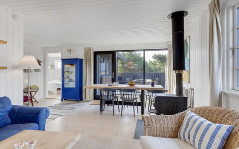 Aleksi - 500M from the Sea: Huis, Huis, Dak, Woongebied, Verblijf, Landgoed, Boerderij, Gazon, Landscaping, Siding