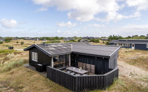 Aleksi - 500M from the Sea: Huis, Huis, Dak, Woongebied, Verblijf, Landgoed, Boerderij, Gazon, Landscaping, Siding