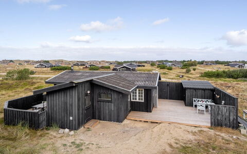 Aleksi - 500M from the Sea: Huis, Huis, Dak, Woongebied, Verblijf, Landgoed, Boerderij, Gazon, Landscaping, Siding