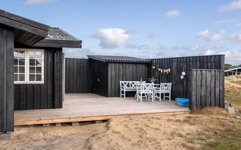 Aleksi - 500M from the Sea: Huis, Huis, Dak, Woongebied, Verblijf, Landgoed, Boerderij, Gazon, Landscaping, Siding