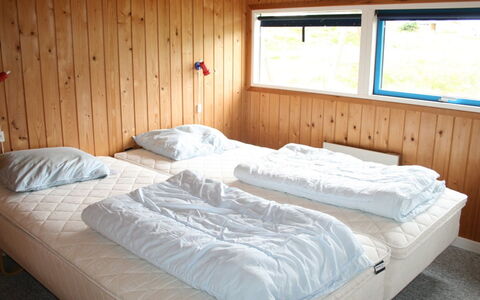 Uma - 400M from the Sea: Bed, Slaapkamer, Laken, Hout, Bedding, Interieur Ontwerp, Plafond, Meubilair, Verdieping, Bed Frame