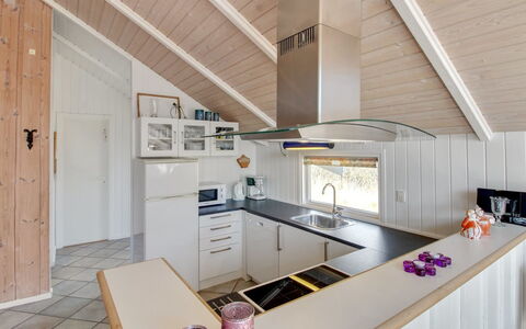 Uma - 400M from the Sea: Flooring, Hout, Plafond, Interieur Ontwerp, Verdieping, Keuken, Countertop, Houten Vloer, Kamer, Huis