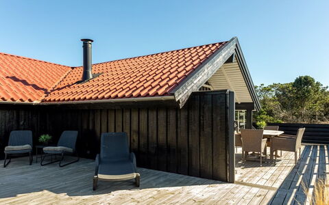 Skyler - 1Km from the Sea: Struik, Stedelijk Ontwerp, Groundcover, Steen, Appartement, Landgoed, Metselwerk, Balkon, Landscaping