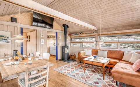 Krak - 1Km from the Sea: Dak, Land Lot, Verblijf, Huis, Landelijk Gebied, Schuur, Siding, Garden Gebouwen, Blokhut, Hut