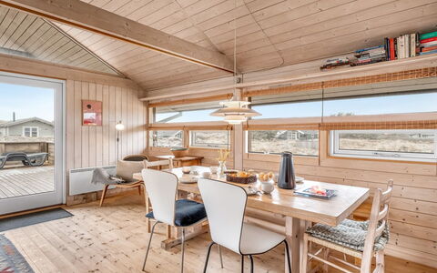 Krak - 1Km from the Sea: Dak, Land Lot, Verblijf, Huis, Landelijk Gebied, Schuur, Siding, Garden Gebouwen, Blokhut, Hut