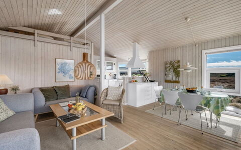 Ferdine - 1.5Km from the Sea: Hout, Flooring, Verdieping, Huis, Interieur Ontwerp, Plafond, Houten Vloer, Hardwood, Plank, Woonkamer