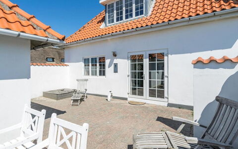 Fridoline - 150M from the Sea: Huis, Dak, Landgoed, Daylighting, Villa, Balkon, Buitenmeubels