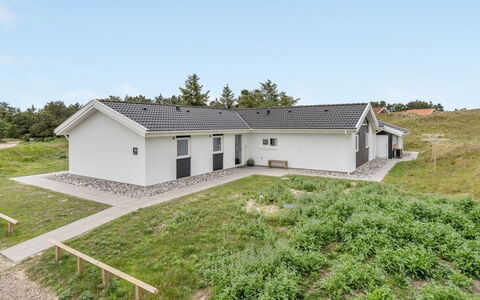 Alli - 800M from the Sea: Hout, Huis, Verblijf, Huis, Dak, Landelijk Gebied, Siding, Blokhut, Garden Gebouwen, Hardwood