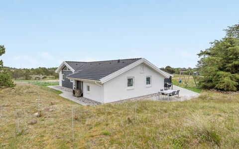 Alli - 800M from the Sea: Hout, Huis, Verblijf, Huis, Dak, Landelijk Gebied, Siding, Blokhut, Garden Gebouwen, Hardwood