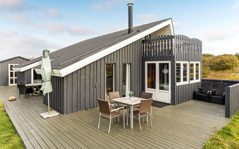 Casandra - 600M from the Sea: Hout, Dak, Huis, Verblijf, Siding, Veranda, Hardwood, Plank, Dek, Landgoed