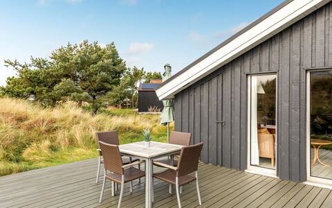 Casandra - 600M from the Sea: Struik, Stedelijk Ontwerp, Groundcover, Steen, Appartement, Landgoed, Metselwerk, Balkon, Landscaping