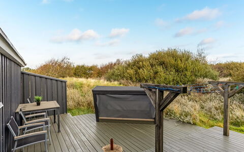Casandra - 600M from the Sea: Struik, Stedelijk Ontwerp, Groundcover, Steen, Appartement, Landgoed, Metselwerk, Balkon, Landscaping