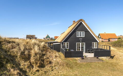 Sten - 100M from the Sea: Struik, Stedelijk Ontwerp, Groundcover, Steen, Appartement, Landgoed, Metselwerk, Balkon, Landscaping