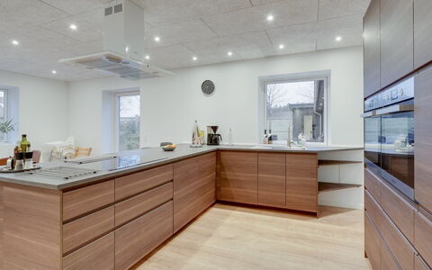 Christiern - 4.5Km from the Sea: Flooring, Interieur Ontwerp, Houten Vloer, Verdieping, Hout, Countertop, Keuken, Meubilair, Cabinetry, Plafond