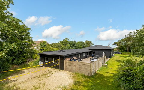 Christiern - 4.5Km from the Sea: Verblijf, Huis, Huis, Dak, Veranda, Landgoed, Siding, Garden Gebouwen, Boerderij, Werf