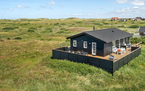 Ortwin - 300M from the Sea: Gras, Huis, Dak, Huis, Verblijf, Struik, Land Lot, Landelijk Gebied, Boerderij, Groundcover