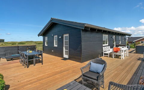 Ortwin - 300M from the Sea: Gras, Huis, Dak, Huis, Verblijf, Struik, Land Lot, Landelijk Gebied, Boerderij, Groundcover