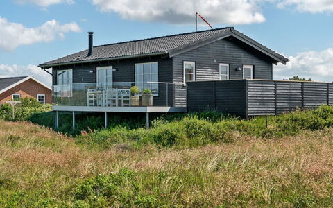 Ortwin - 300M from the Sea: Gras, Huis, Dak, Huis, Verblijf, Struik, Land Lot, Landelijk Gebied, Boerderij, Groundcover