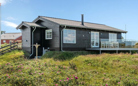 Ortwin - 300M from the Sea: Gras, Huis, Dak, Huis, Verblijf, Struik, Land Lot, Landelijk Gebied, Boerderij, Groundcover