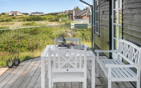 Ortwin - 300M from the Sea: Gras, Huis, Dak, Huis, Verblijf, Struik, Land Lot, Landelijk Gebied, Boerderij, Groundcover