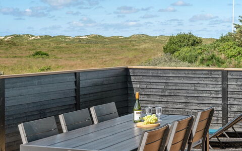 Ortwin - 300M from the Sea: Gras, Huis, Dak, Huis, Verblijf, Struik, Land Lot, Landelijk Gebied, Boerderij, Groundcover