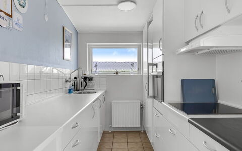 Kita - 500M from the Sea: Keuken, Major Appliance, Countertop, Toestel Van De Keuken, Flooring, Interieur Ontwerp, Verdieping, Cabinetry, Plafond, Wastafel
