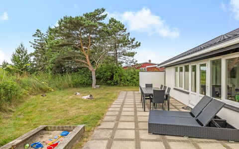 Kita - 500M from the Sea: Huis, Land Lot, Dak, Landgoed, Schaduw, Tuin, Werf, Landscaping, Veranda, Flagstone