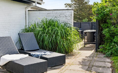 Kita - 500M from the Sea: Buitenmeubels, Struik, Meubilair, Tuin, Stoel, Bloempot, Schaduw, Landscaping, Backyard