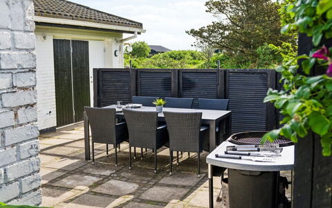Kita - 500M from the Sea: Meubilair, Buitenmeubels, Bloempot, Tuin, Kamerplant, Schaduw, Patio, Buitentafel, Stoel, Werf