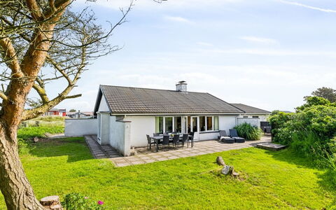 Kita - 500M from the Sea: Lucht, Huis, Huis, Dak, Verblijf, Boerderij, Landgoed, Gazon, Schaduw, Landscaping