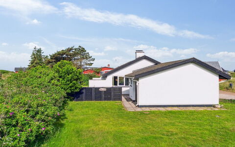 Kita - 500M from the Sea: Gras, Huis, Dak, Huis, Woongebied, Wolk, Verblijf, Land Lot, Helling, Landgoed