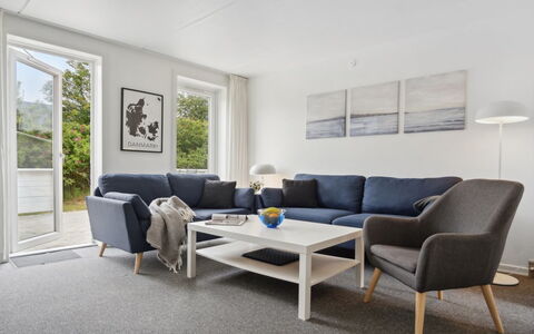 Withulf - 2.3Km from the Sea: Meubilair, Interieur Ontwerp, Stoel, Flooring, Tafel, Toevlucht, Verdieping, Plafond, Kamer, Eco Hotel