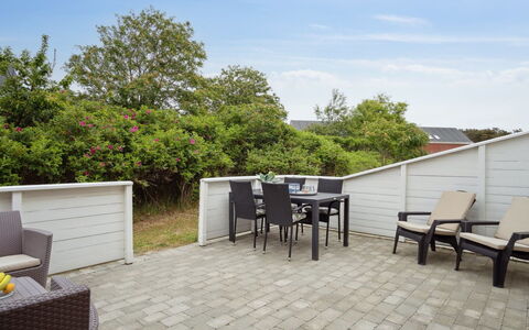 Withulf - 2.3Km from the Sea: Meubilair, Interieur Ontwerp, Stoel, Flooring, Tafel, Toevlucht, Verdieping, Plafond, Kamer, Eco Hotel