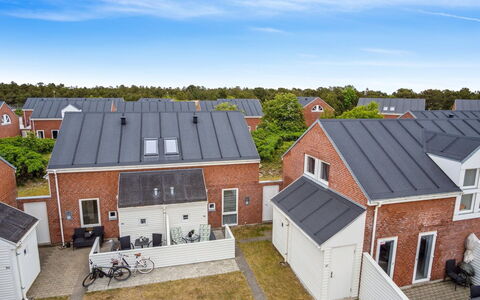 Withulf - 2.3Km from the Sea: Meubilair, Interieur Ontwerp, Stoel, Flooring, Tafel, Toevlucht, Verdieping, Plafond, Kamer, Eco Hotel