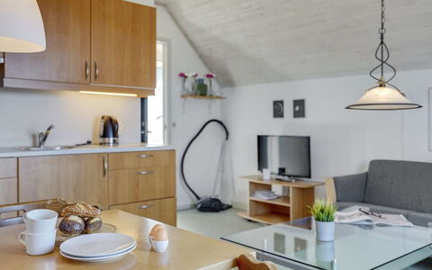 Otto - 2.3Km from the Sea: Meubilair, Interieur Ontwerp, Flooring, Hout, Verdieping, Plafond, Lichte Inrichting, Stoel, Keuken, Kamer