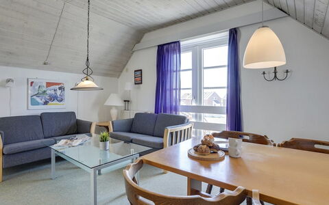 Otto - 2.3Km from the Sea: Meubilair, Flooring, Interieur Ontwerp, Plafond, Verdieping, Stoel, Keuken En Eettafel, Woonkamer, Hardwood, Ontwerp