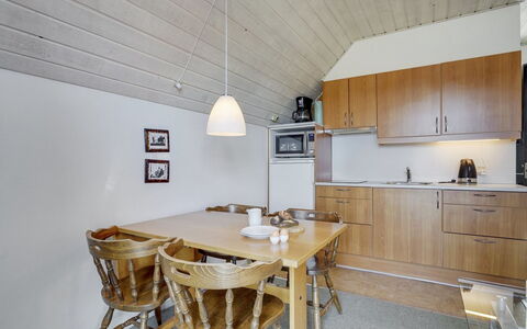 Otto - 2.3Km from the Sea: Flooring, Interieur Ontwerp, Verdieping, Meubilair, Hout, Plafond, Lichte Inrichting, Kamer, Keuken, Houten Vloer