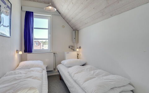 Otto - 2.3Km from the Sea: Slaapkamer, Bed, Deur, Bedding, Bed Frame, Laken, Slaapzaal, Daylighting, Hoofdkussen