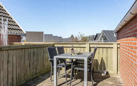 Fraja - 2.3Km from the Sea: Hout, Flooring, Houten Vloer, Meubilair, Huis, Hardwood, Beits, Plank, Dek, Stoel
