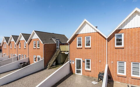 Fraja - 2.3Km from the Sea: Woongebied, Huis, Samengesteld Materiaal, Helling, Voorstad, Siding, Daylighting