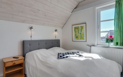 Fraja - 2.3Km from the Sea: Bed, Slaapkamer, Hout, Bedding, Interieur Ontwerp, Laken, Flooring, Plafond, Verdieping, Meubilair