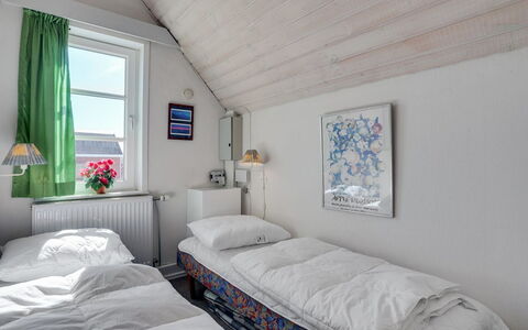Fraja - 2.3Km from the Sea: Slaapkamer, Huis, Bed, Meubilair, Laken, Bedding, Deur, Bed Frame, Linens, Hoofdkussen