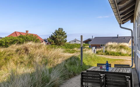 Gertraud - 500M from the Sea: Appartement, Schaduw, Balkon, Stoel, Hek, Buitenmeubels, Aluminium, Kunstgras