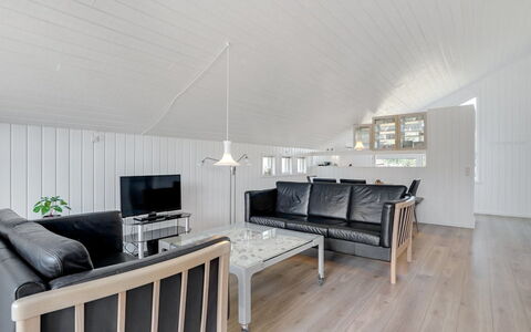 Thera - 2.8Km from the Sea: Flooring, Plafond, Hout, Interieur Ontwerp, Meubilair, Verdieping, Huis, Kamer, Woonkamer, Bankstel