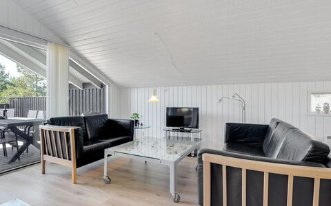Thera - 2.8Km from the Sea: Hout, Interieur Ontwerp, Plafond, Flooring, Meubilair, Verdieping, Huis, Woonkamer, Bankstel, Kamer