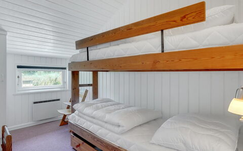 Thera - 2.8Km from the Sea: Bed, Hout, Slaapkamer, Plafond, Interieur Ontwerp, Verdieping, Flooring, Stapelbed, Bedding, Laken