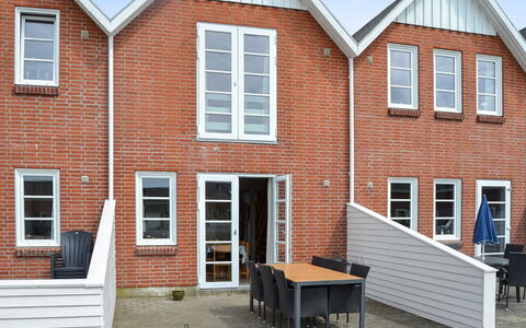 Silja - 2.3Km from the Sea: Dak, Land Lot, Verblijf, Huis, Landelijk Gebied, Schuur, Siding, Garden Gebouwen, Blokhut, Hut