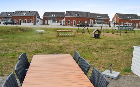 Silja - 2.3Km from the Sea: Dak, Land Lot, Verblijf, Huis, Landelijk Gebied, Schuur, Siding, Garden Gebouwen, Blokhut, Hut