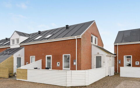 Anke - 500M from the Sea: Meubilair, Interieur Ontwerp, Stoel, Flooring, Tafel, Toevlucht, Verdieping, Plafond, Kamer, Eco Hotel