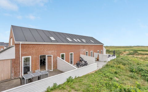 Anke - 500M from the Sea: Meubilair, Interieur Ontwerp, Stoel, Flooring, Tafel, Toevlucht, Verdieping, Plafond, Kamer, Eco Hotel